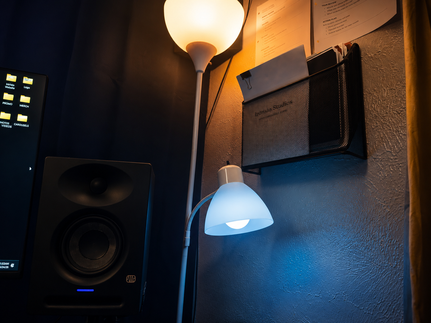 Studio monitor and ambient lighting