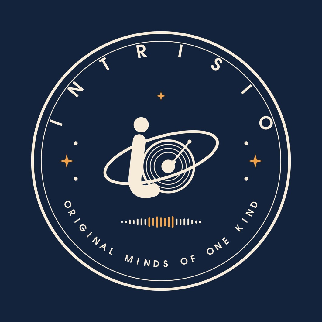 Intrisio Orbit Crest tee, navy with cream crest print